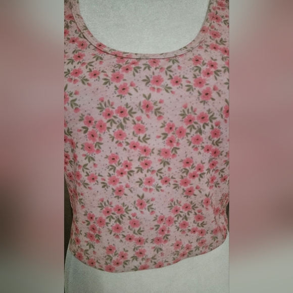 EVOLUTION and CREATION Strawberry Shortcake Compression Crop Top. Size M - Picture 6 of 10